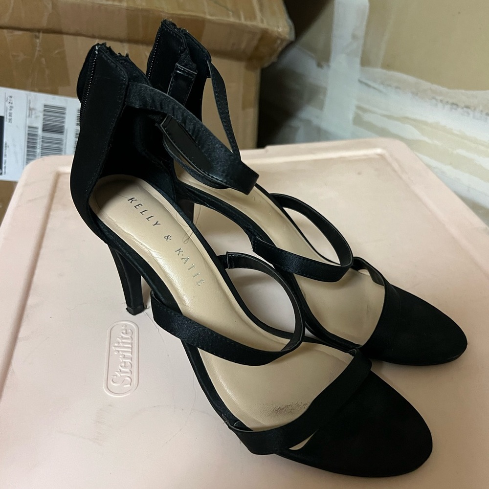 Kelly & Katie Size 8 Heels